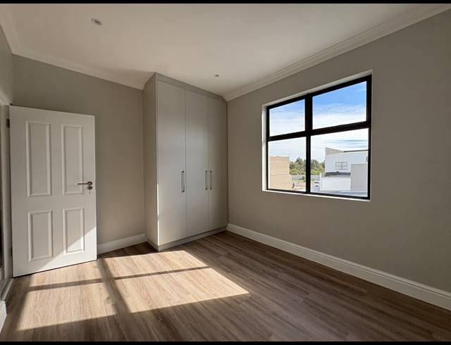 4 BEDROOM FREEHOLD FOR SALE IN SANDOWN
